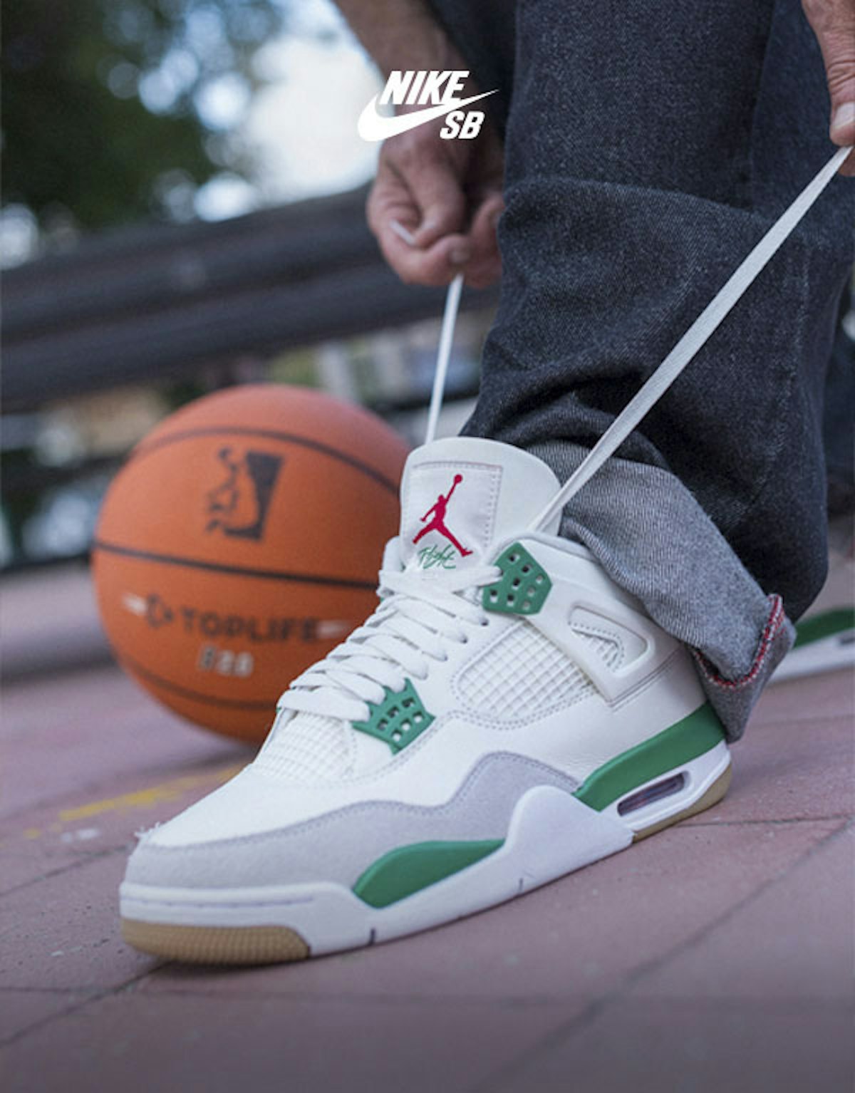 Nike SB x Air Jordan 4